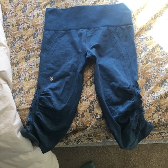Cropped lululemon leggings - Picture 2 of 6